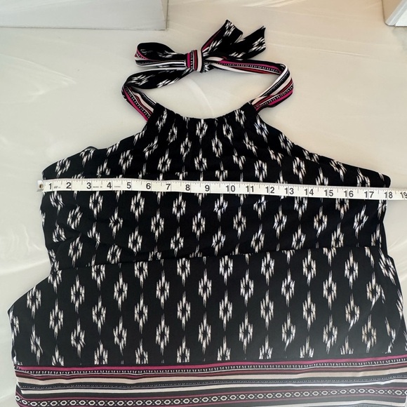 White House Black Market Black and White Patterned Blouse -Large - Picture 8 of 8